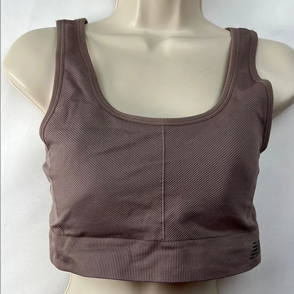 New Balance ribbed sports bra with removable pads EUC size large